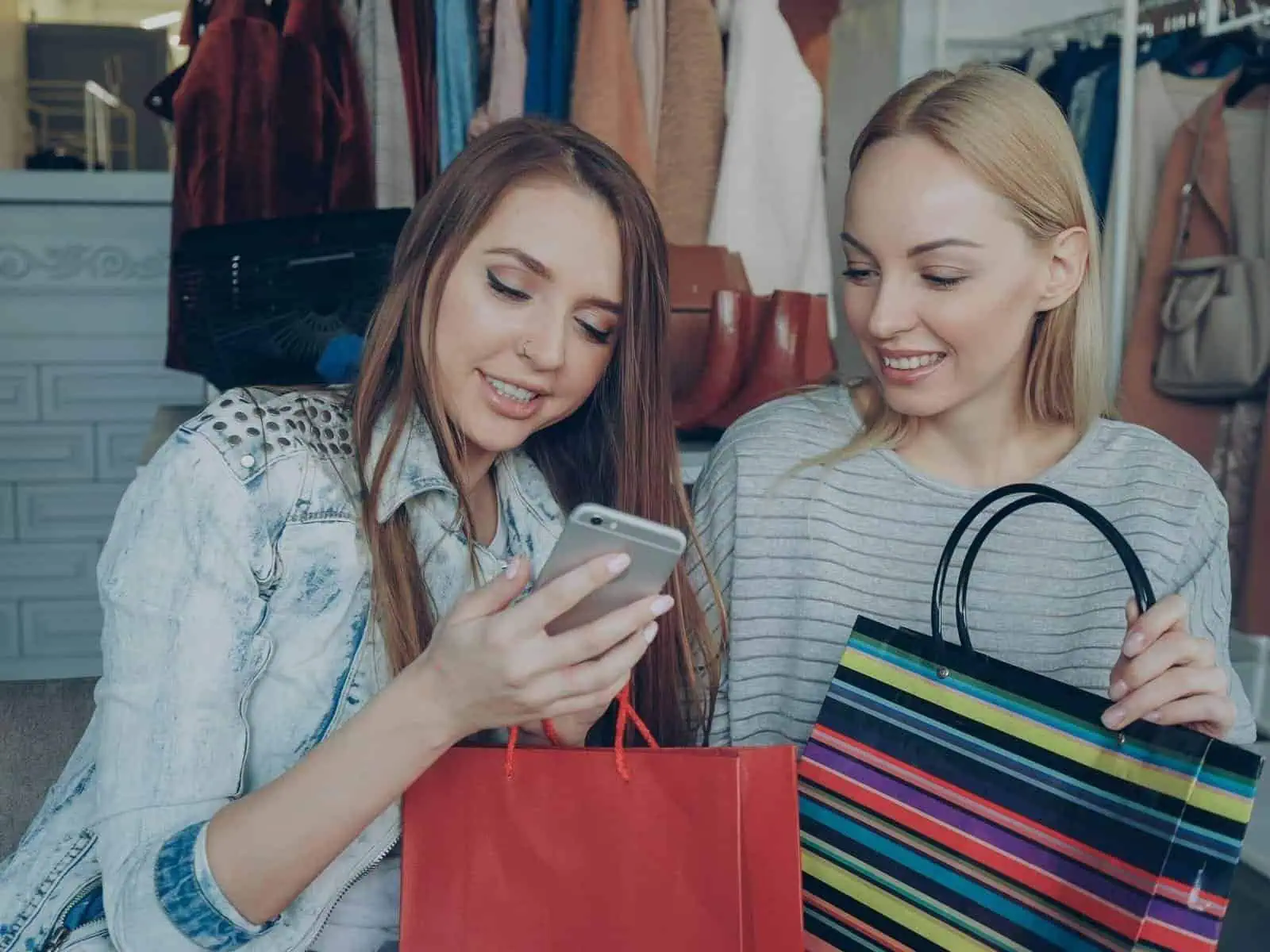 Digital shopping safety: secure online shopping with a phone